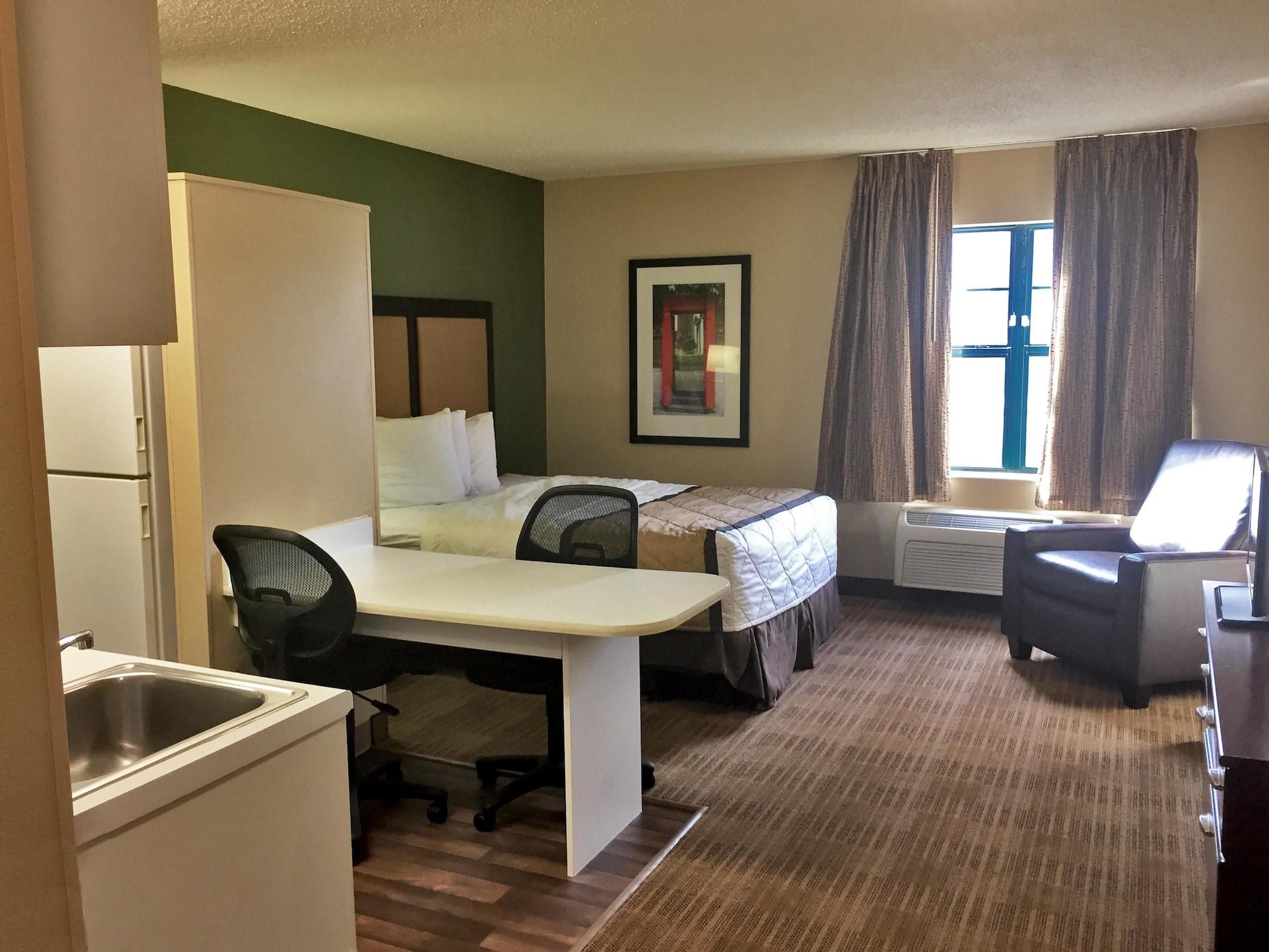Extended America Select - Chicago - - West Naperville