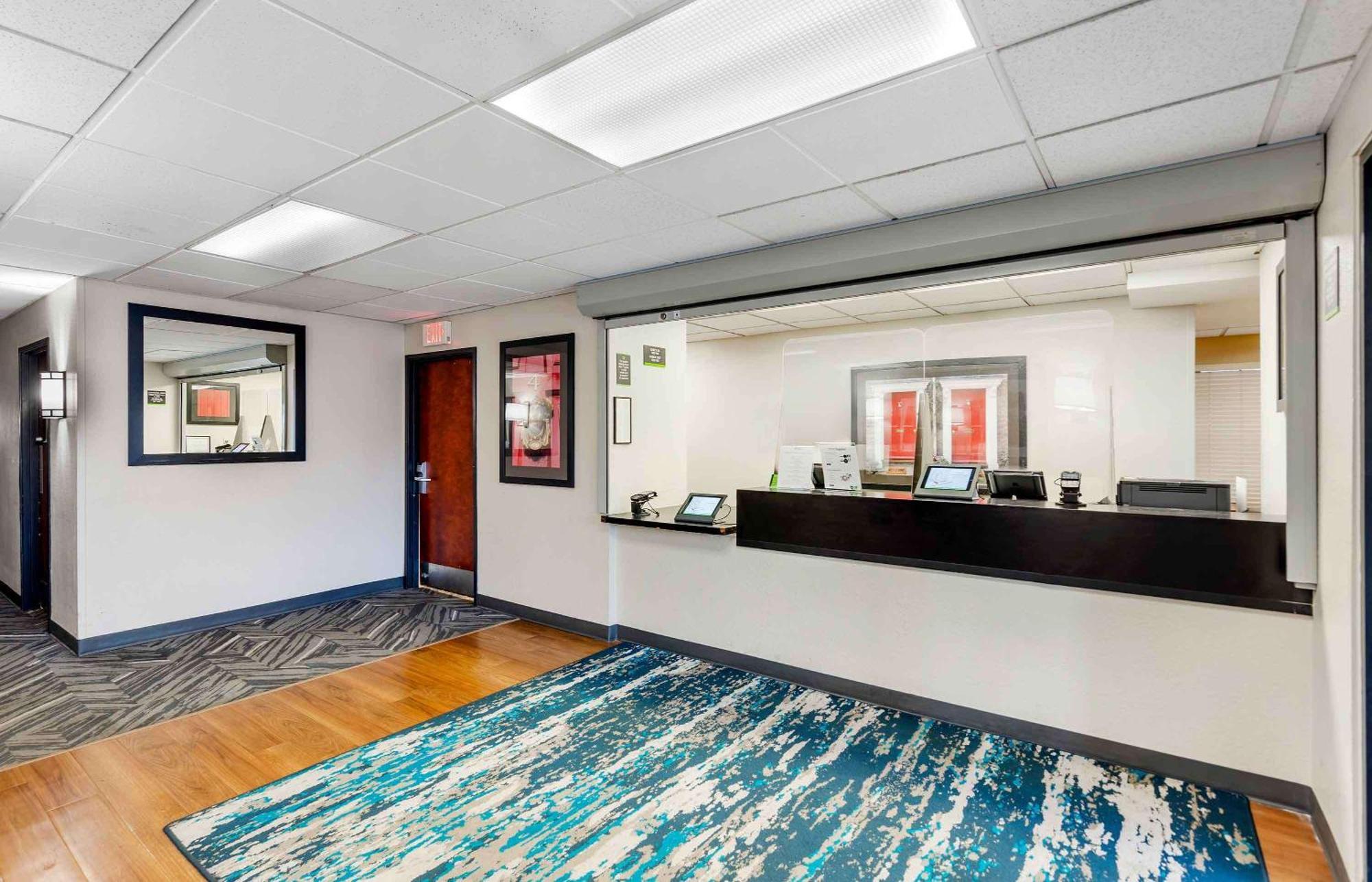 Extended America Select - Chicago - - West 2* Naperville